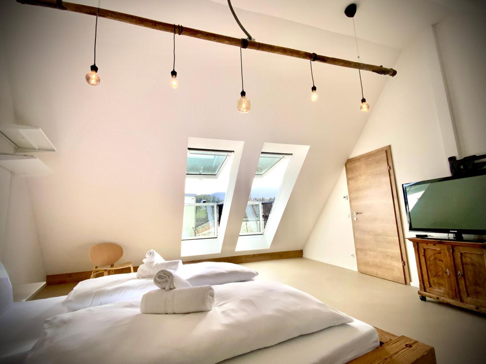Ferienwohnung Waterfront - Urbane Eleganz Am Bachufer Villach Exterior foto