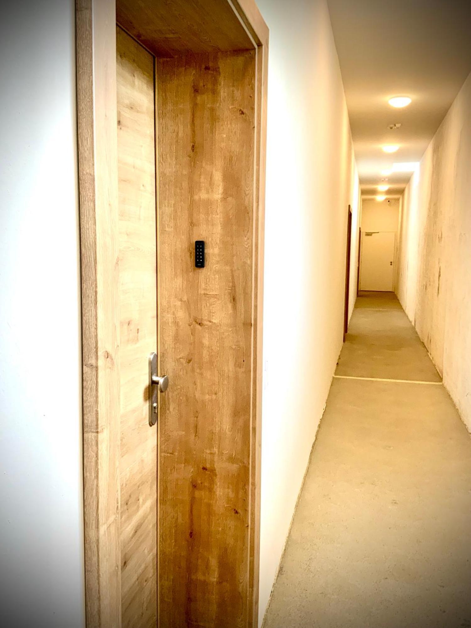 Ferienwohnung Waterfront - Urbane Eleganz Am Bachufer Villach Exterior foto