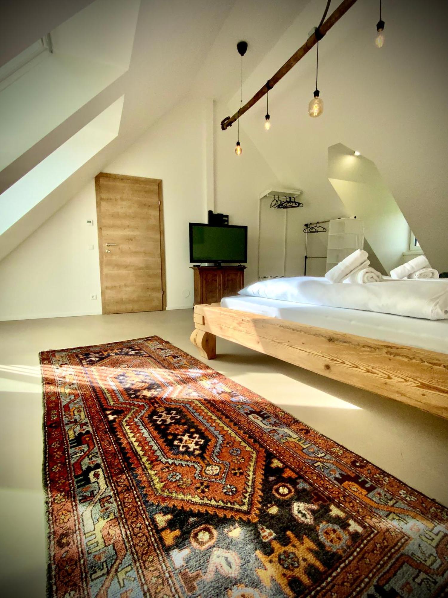 Ferienwohnung Waterfront - Urbane Eleganz Am Bachufer Villach Zimmer foto